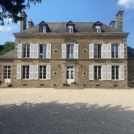 Chateau De La Robiniere Saint-Cyr-en-Pail المظهر الخارجي الصورة